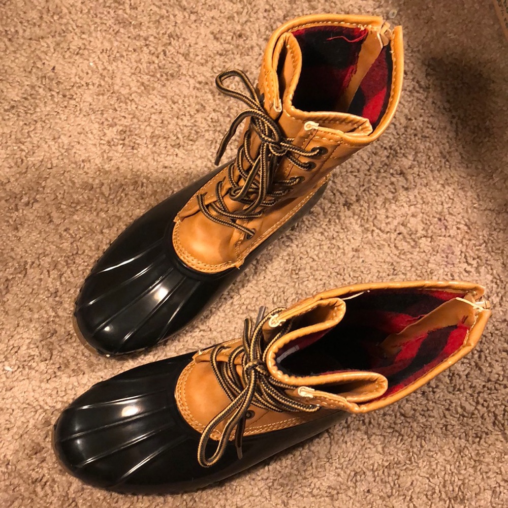 FLURRYY Black/Tan Snow Boots 7.5